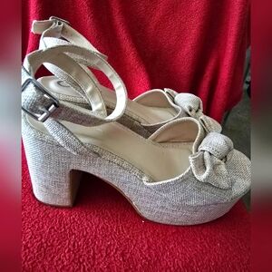 Journee Collection Zenni Bow Platform Sandal